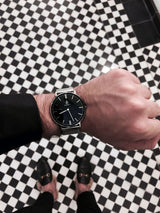 Reloj clásico negro - Color plata y correa metálica